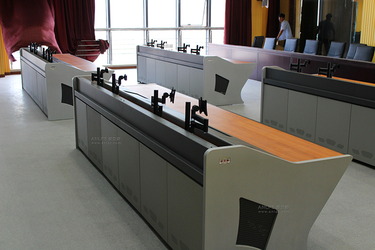 控制台，监控台，操作台